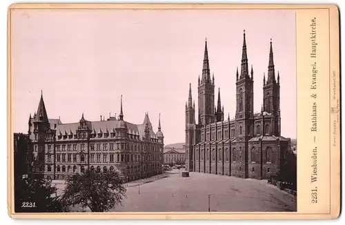Fotografie Ernst Roepke, Wiesbaden, Ansicht Wiesbaden, Rathaus & Evangel. Hauptkirche