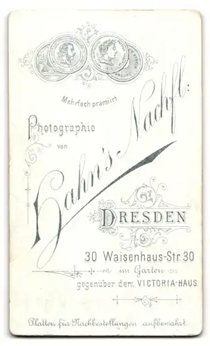 Fotografie Hahn`s Nachfolger, Dresden, Waisenhaus-Str. 30, Portrait Fräulein mit Kruzifix