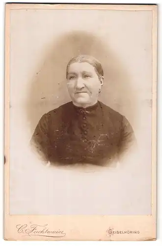 Fotografie C. Feichtmaier, Geiselhöring, Portrait ältere Dame mit zurückgebundenem Haar