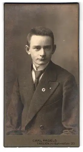 Fotografie Carl Pagels, Treuen i / V., Bahnhofstrasse 20, Portrait junger Mann im Anzug mit Krawatte