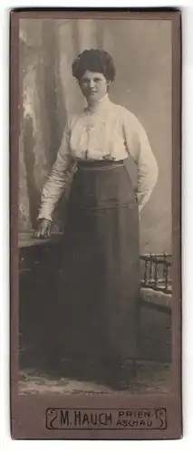Fotografie M. Hauch, Prien-Aschau, Portrait bürgerliche junge Dame