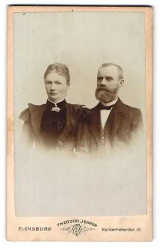 Fotografie Theodor Jensen, Flensburg, Norderhofenden 15, Portrait bürgerliche Eheleute