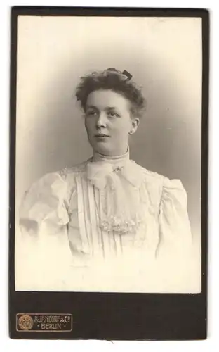 Fotografie A. Jandorf & Co., Berlin, Grosse Frankfurterstr. 113, Portrait Dame mit Hochsteckfrisur