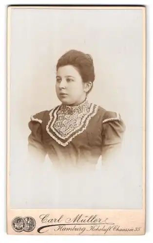 Fotografie Carl Müller, Hamburg, Hoheluft-Chaussee 35, Portrait junge Frau mit zusammengebundenem Haar