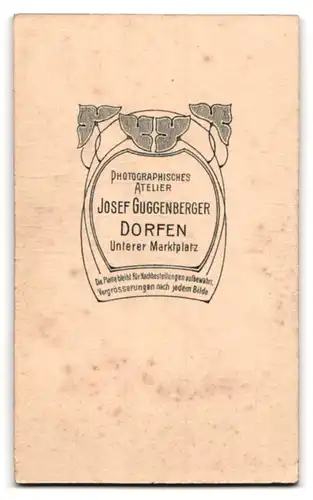 Fotografie J. Guggenberger, Dorfen, Unterer Marktplatz, Portrait charmanter junger Mann im schwarzen Jackett