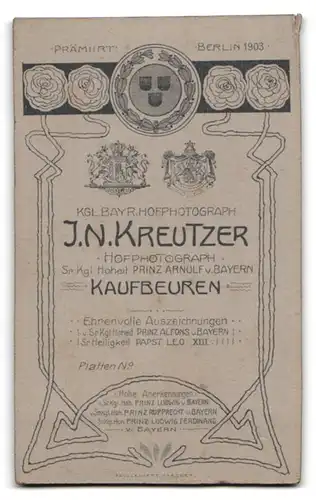 Fotografie J. N. Kreutzer, Kaufbeuren, Am Wiesthor, Herr im Anzug mit Krawatte