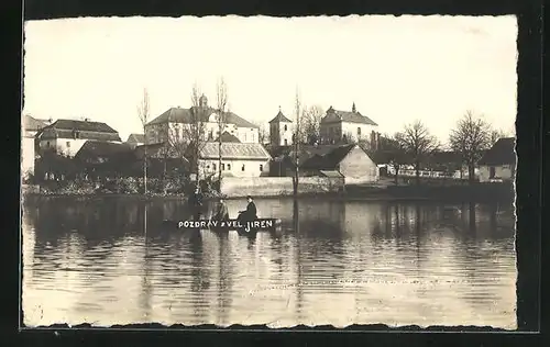 AK Jirny, Blick vom Wasser zum Schloss und der Kapelle