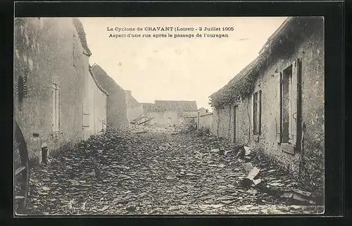 AK Cravant, Ruines sur le passage du Cyclone 1905, Herumliegende Dachziegel nach Unwetter