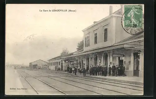 AK Lérouville, La Gare, Posierende Männer am Bahnhof