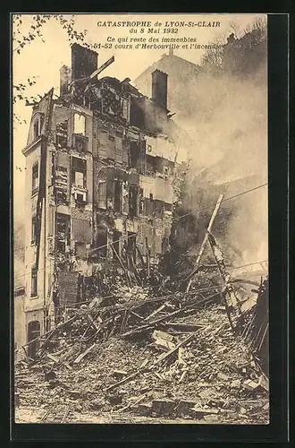 AK Lyon-St-Clair, Catastrophe 8.5.1932, ce qui reste de immeubles 51-52, cour d`Herbouville et l`incendie