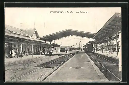 AK Montargis, La Gare, Vue intérieure