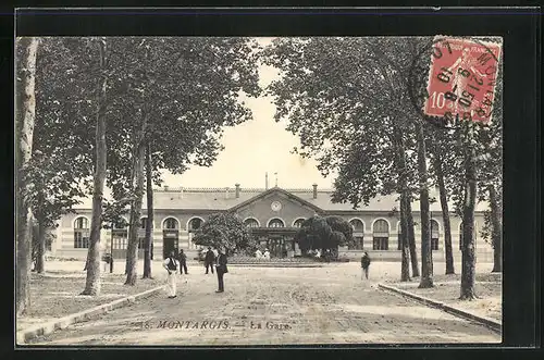 AK Montargis, La Gare, vue depuis l`avenue