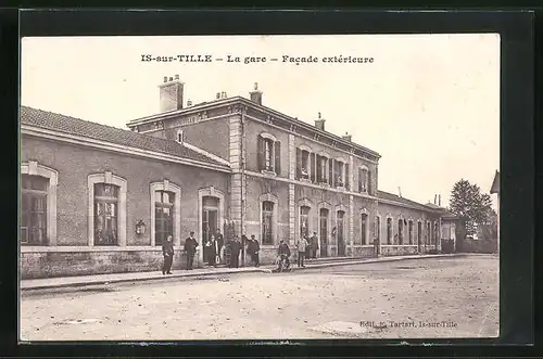 AK Is-sur-Tille, La Gare / Bahnhof, Facade extérieure