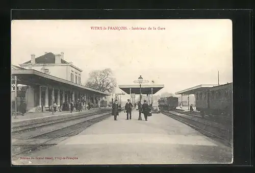 AK Vitry-le-Francois, Interieur de la Gare, Bahnhof