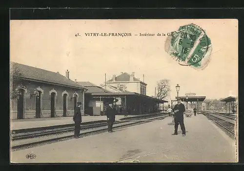 AK Vitry-le-Francois, Interieur de la Gare, Partie im Bahnhof