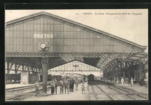 AK Troyes, La Gare - Perspective du Hall des Voyageurs, Bahnhof