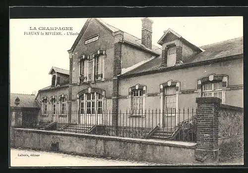 AK Fleury-la-Rivière, L`École