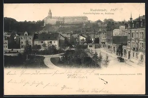 AK Rudolstadt, Bahnhofsplatz mit Schloss