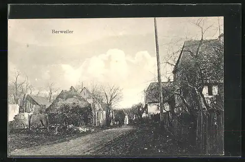 AK Berweiler, Strassenpartie mit zerstörten Haus
