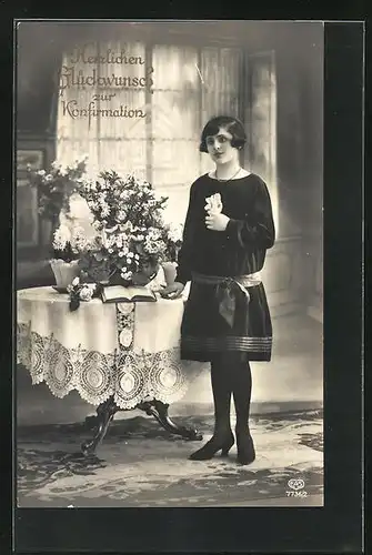 Foto-AK EAS: Glückwunsch zur Konfirmation, Mädchen in schwarz gekleidet