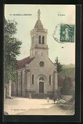 AK St-Marie-s-Ouche, L`Eglise, auf dem Kirchenvorplatz