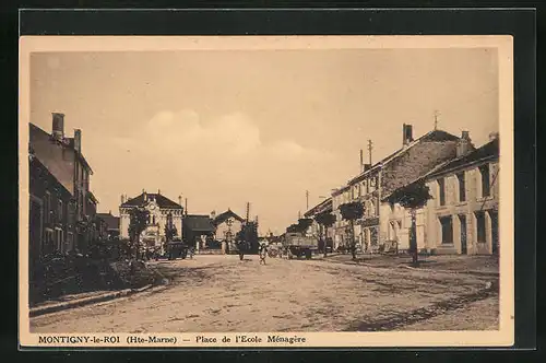 AK Montigny-le-Roi, Place de l`Ecole Ménagère