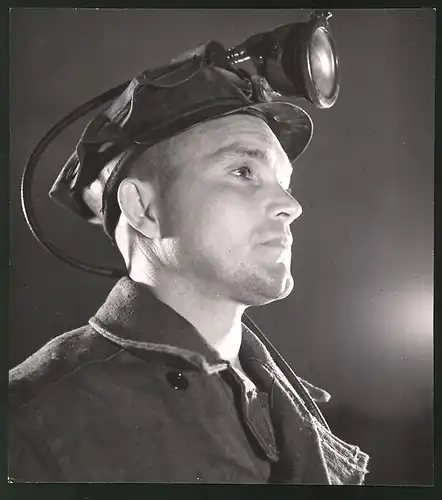 Fotografie Schichtleiter Nikolai Mamaj, Schacht Nr. 2 Nord Krasnougol, Held der sozialistischen Arbeit
