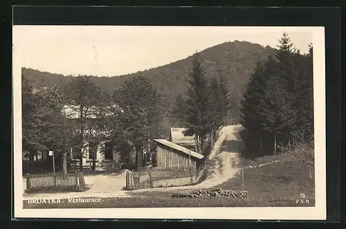 AK Berouiv, Restaurant im Sonnenschein