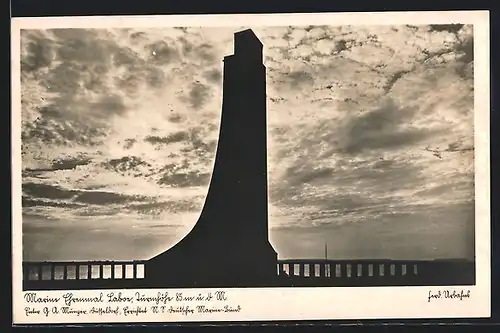 AK Laboe, Marine-Ehrenmal im Gegenlicht