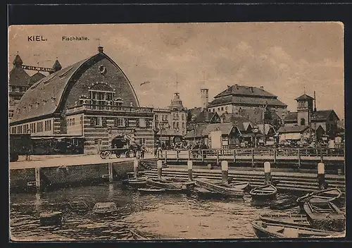 AK Kiel, Fischhalle mit Fischerbooten