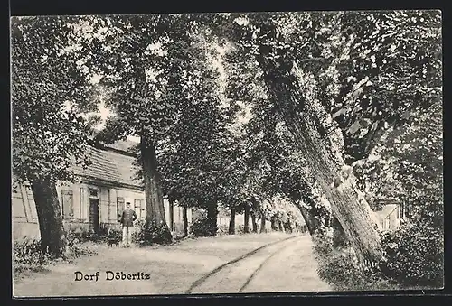 AK Döberitz, Soldat steht mit seinem Hund vor einem Haus