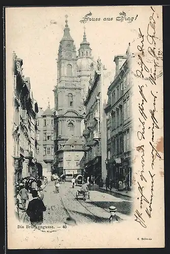 AK Prag / Praha, Strasse Brückengasse mit Kirche
