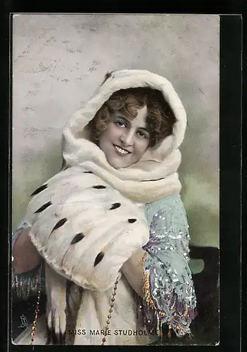 AK Schauspielerin Marie Studholme im Pelz