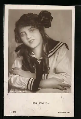AK Schauspielerin Ossi Oswalda im Matrosenanzug