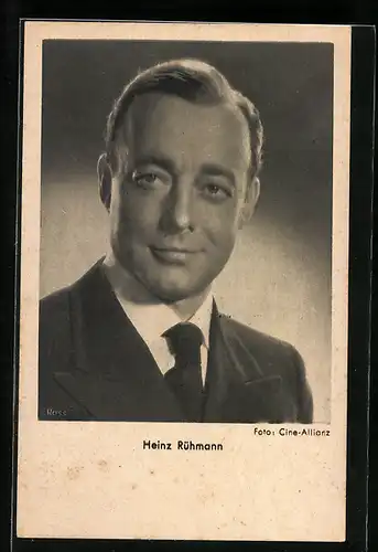 AK Schauspieler Heinz Rühmann, mit Anzug und Krawatte