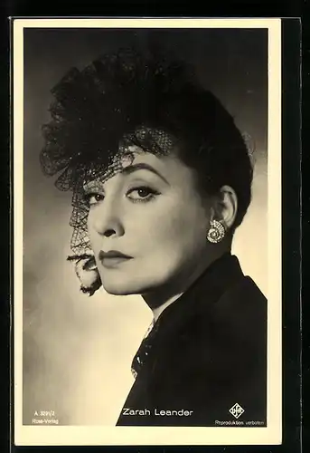 AK Schauspielerin Zarah Leander mit hübschem Kopfschmuck