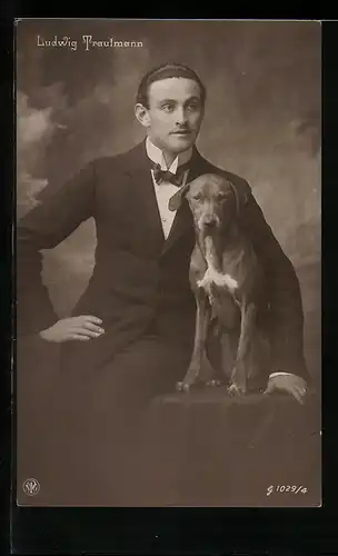 AK Schauspieler Ludwig Trautmann mit Hund
