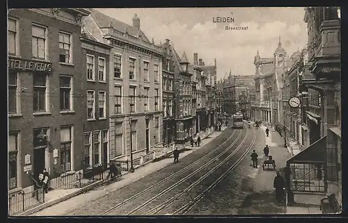 AK Leiden, Breestraat, Strassenpartie mit Strassenbahn
