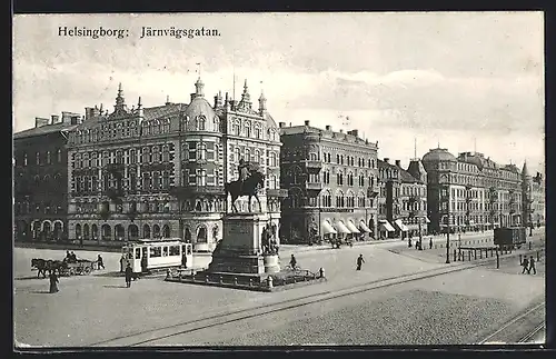AK Helsingborg, Järnvägsgatan, Denkmal mit Strassenbahn