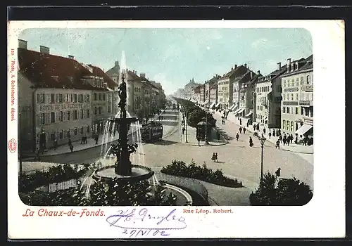 AK La Chaux de Fonds, Rue Léopold-Robert, Strassenbahn und Springbrunnen