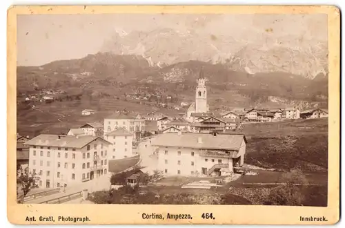 Fotografie Ant. Gratl, Innsbruck, Ansicht Cortina di Ampezzo, Teilansicht der Stadt mit Kirche