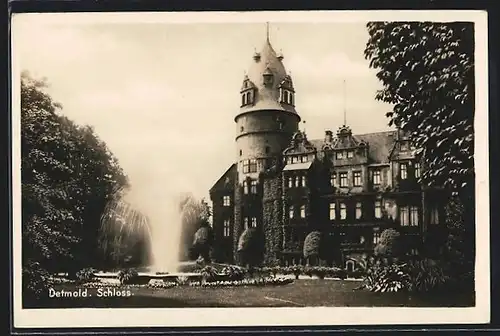 AK Detmold, Schloss mit Springbrunnen