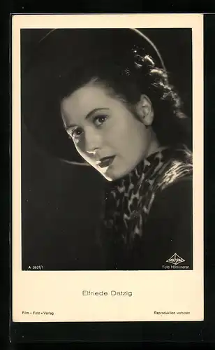 AK Schauspielerin Elfriede Datzig mit Blick in die Kamera