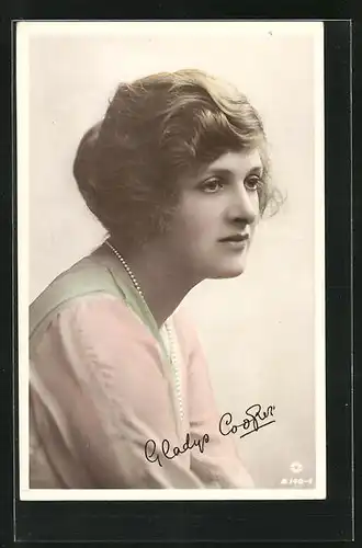 AK Schauspielerin Gladys Cooper mit Perlenkette