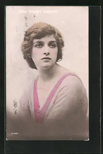 AK Schauspielerin Gladys Cooper im hellen Kleid