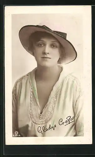 AK Schauspielerin Gladys Cooper mit tiefem Ausschnitt