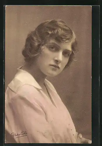 AK Schauspielerin Gladys Cooper mit Seitenblick