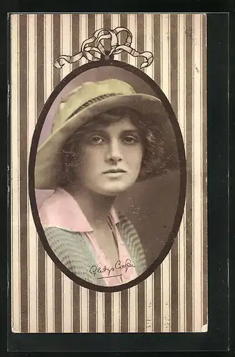 AK Schauspielerin Gladys Cooper mit gossem Sommerhut