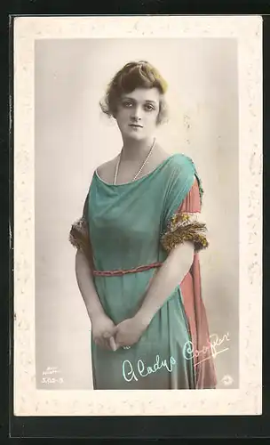 AK Schauspielerin Gladys Cooper in türkisem Kleid