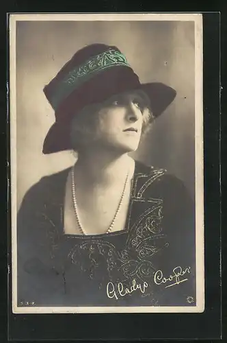 AK Schauspielerin Gladys Cooper im bestickten Kleid